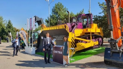 ЧЕТРА привезла в Казахстан 62-тонный бульдозер